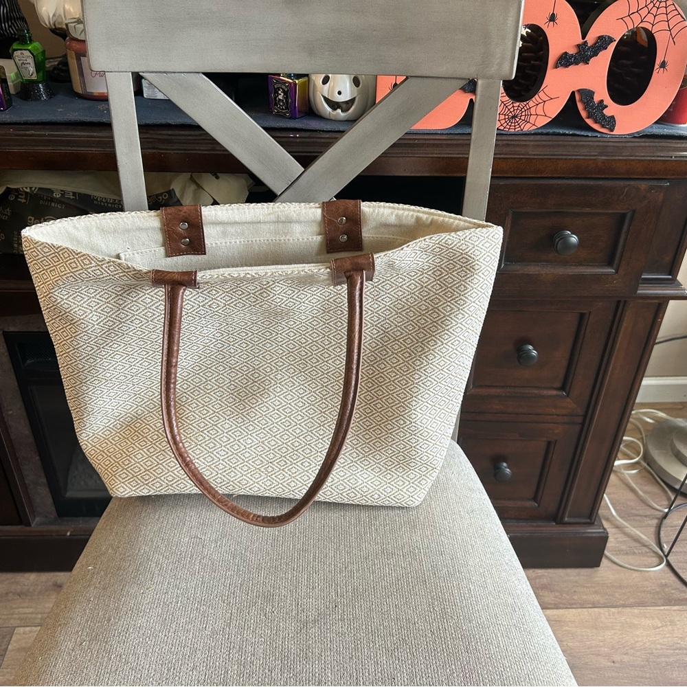 Jen and Co tote bag . Woven style and brown and white colored